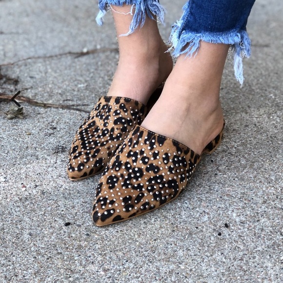 5⭐️LEOPARD STUDDED MULES- Shoe - Picture 2 of 2